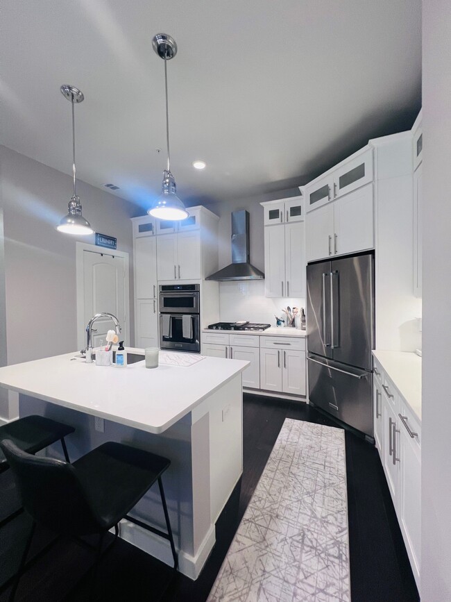 Open concept Kitchen with laundry off kitchen - 1211 Beaconsfield Ln