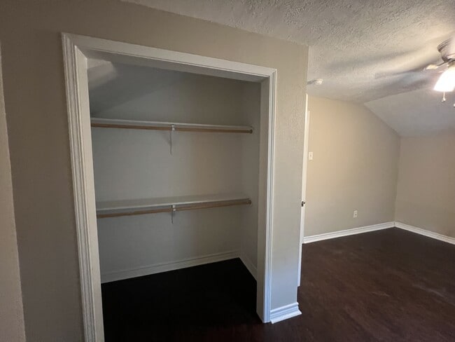 Building Photo - 605 Highlands St