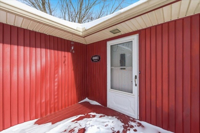 Building Photo - 6891 Somerset Dr