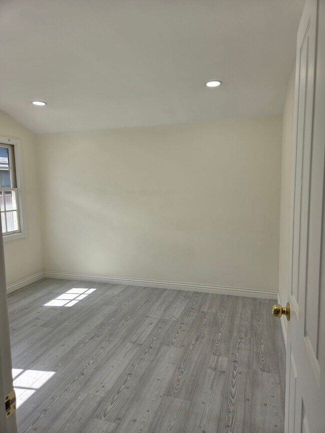 Building Photo - 4 Bedroom 2 baths remodeled home