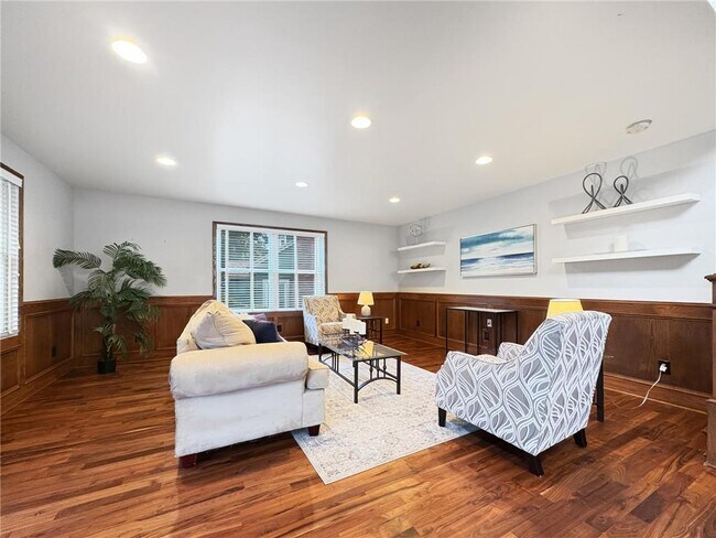 Building Photo - 4407 Curve Ave