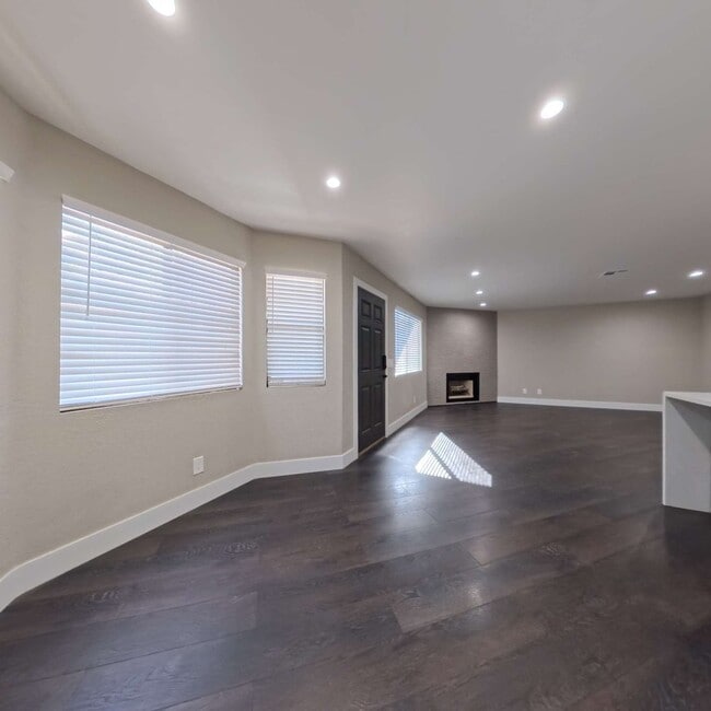 Building Photo - Highly Remodeled | 2nd Floor | Storage Room