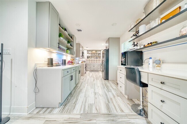 Building Photo - 5911 Dawnridge Dr