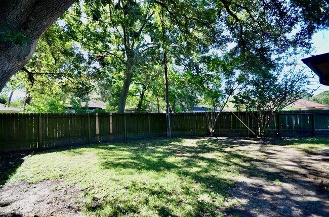 Building Photo - 6229 Tanager St