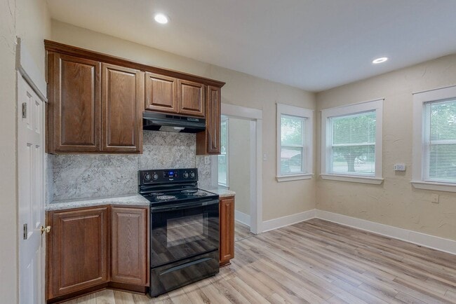 Building Photo - Available Mid-July! 3 Bedroom Home for Lea...