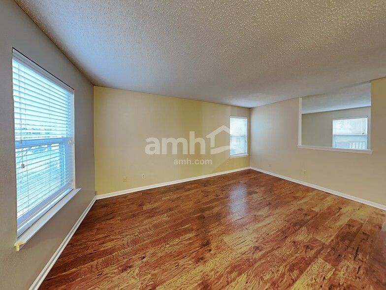 Building Photo - 10868 Delphi Dr