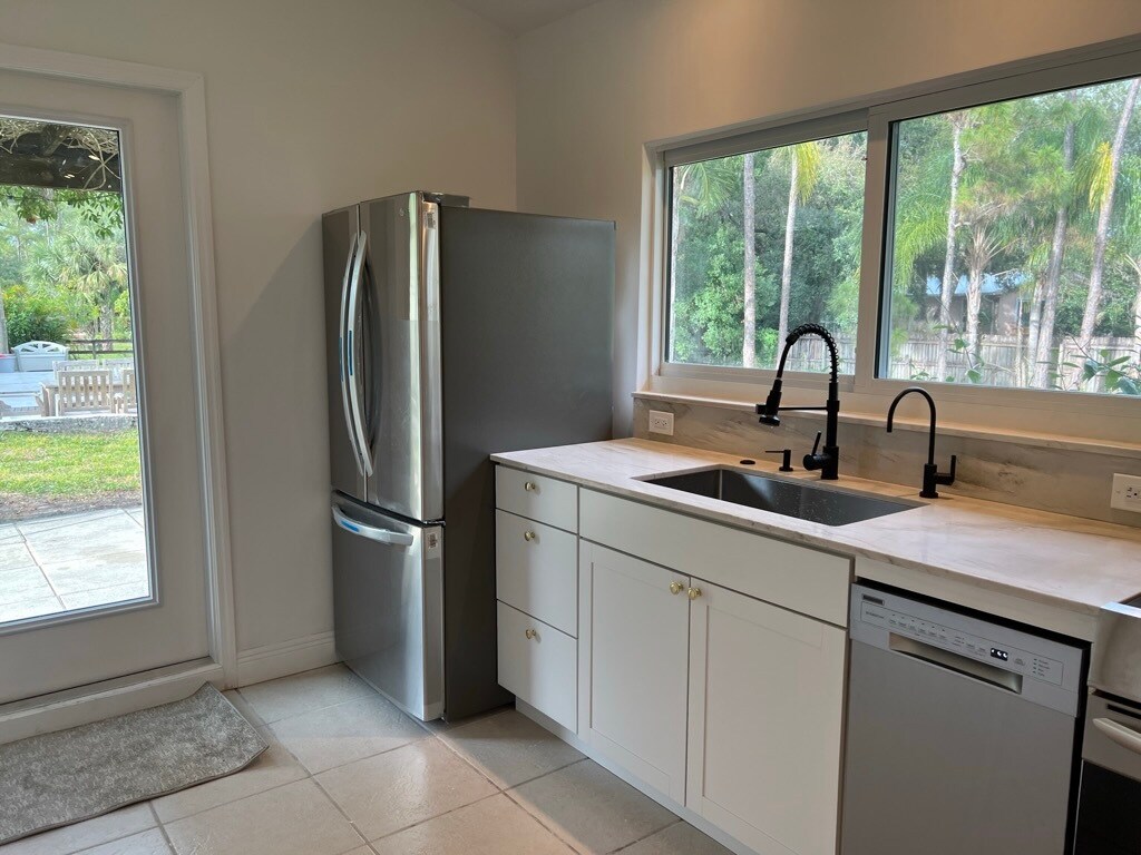 Kitchen - 15888 118th Trl N