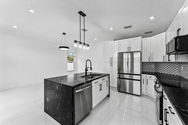 Building Photo - 6009 Royal Birkdale Dr