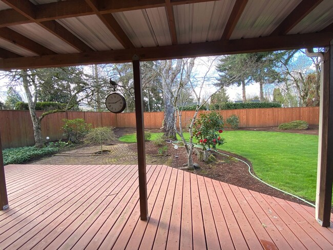 Building Photo - DECEMBER RENT FREE!