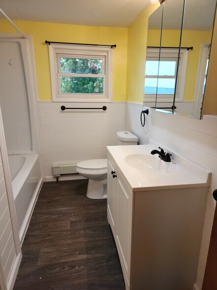 Building Photo - 601 Zimmer Ave