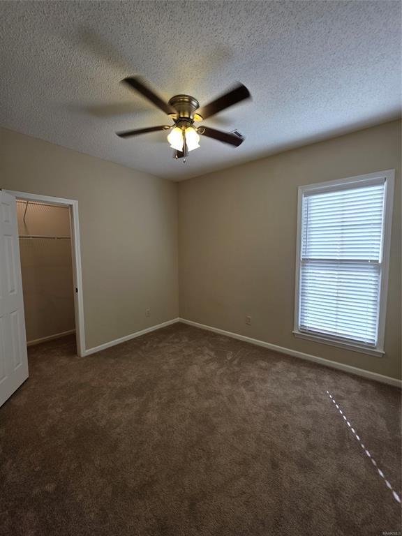 Building Photo - 2230 Kingsbury Dr