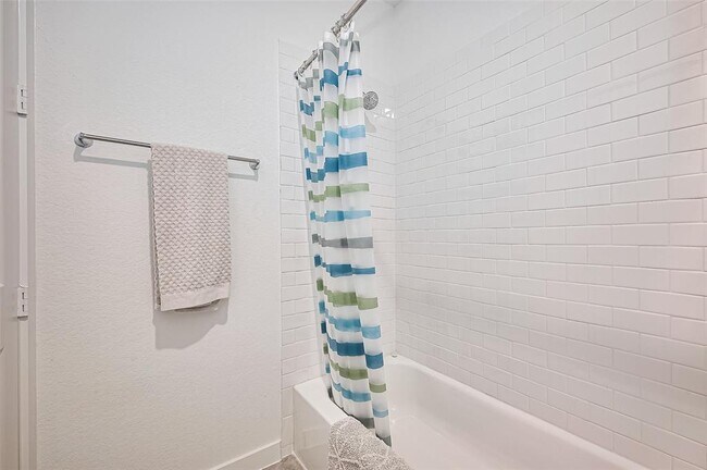 Building Photo - 12331 Palmetto Dr