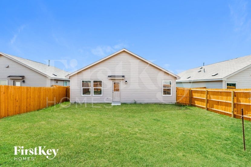 Building Photo - 10627 Erinita Way