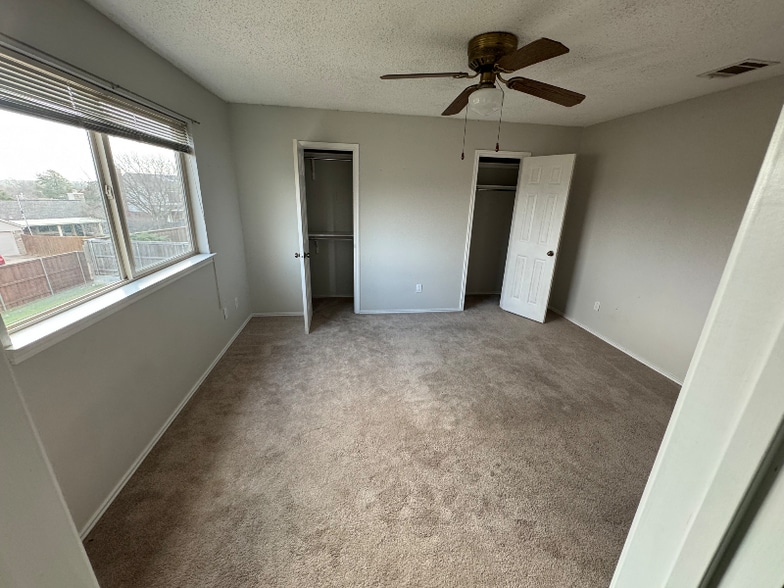 Building Photo - 3905 Picato Dr