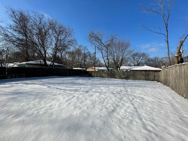 Building Photo - 3BD/1BA Home In Gary