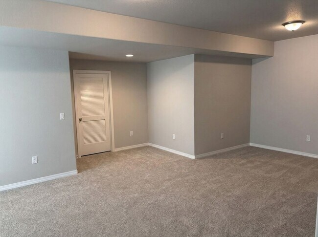 Building Photo - 9377 Mayflower Gulch Wy