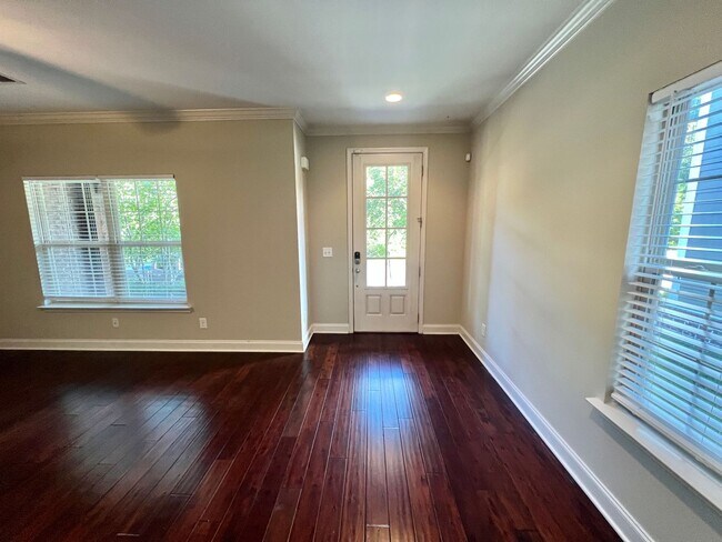 Building Photo - 3 Bed, 2.5 Bath Townhome 1 Mile from Downtown Franklin