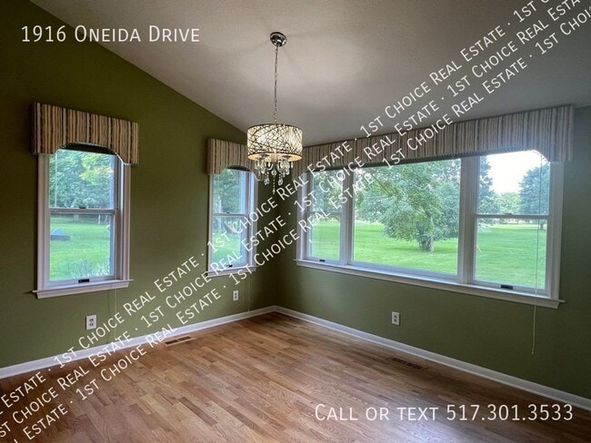 Building Photo - 1916 Oneida Dr