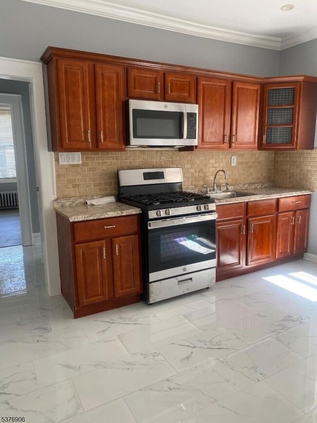 Building Photo - 138 Vermont Ave