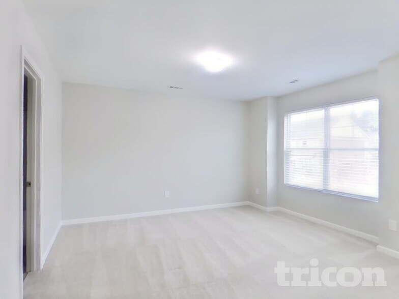 Building Photo - 2037 St Augustine Pl