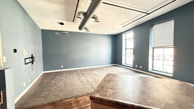 Building Photo - UPSCALE DOWNTOWN CONDO