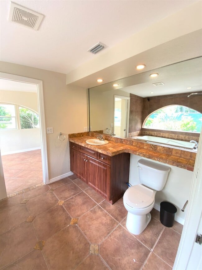 Building Photo - ** SOUTH NAPLES ** 4 BED / 3.5 BATH - POOL HOME - NO HOA! - PET OK - ANNUAL RENTAL