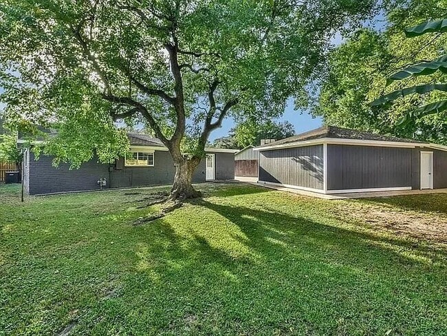 Building Photo - 1907 Briarcreek Blvd