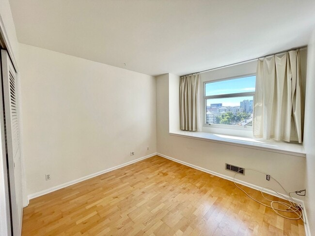 Building Photo - Panoramic City View 2Br/2BA Waterfront SF ...