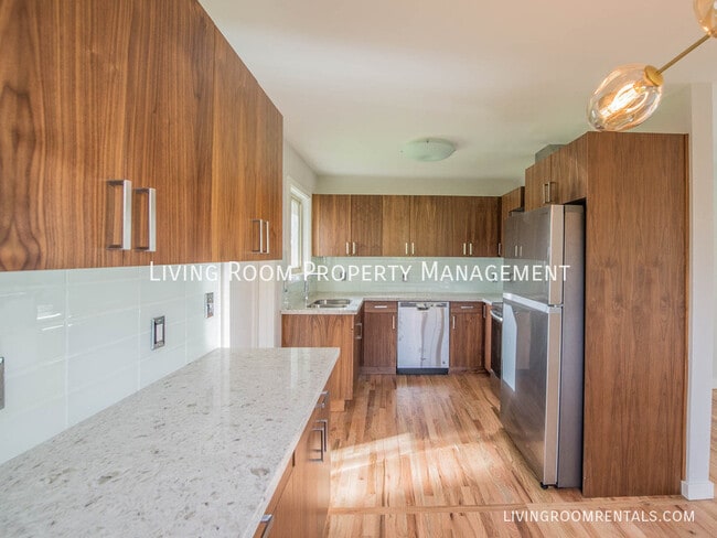 Building Photo - 11826 NE Sacramento St