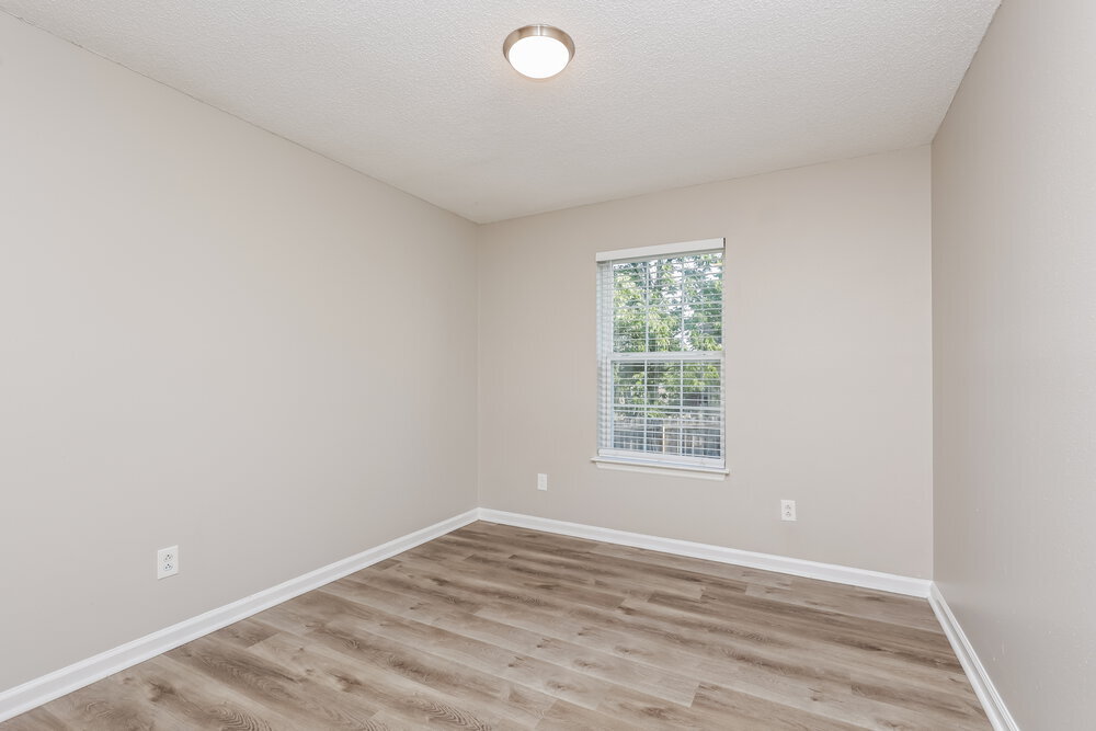 Building Photo - 321 Lake Forest Dr