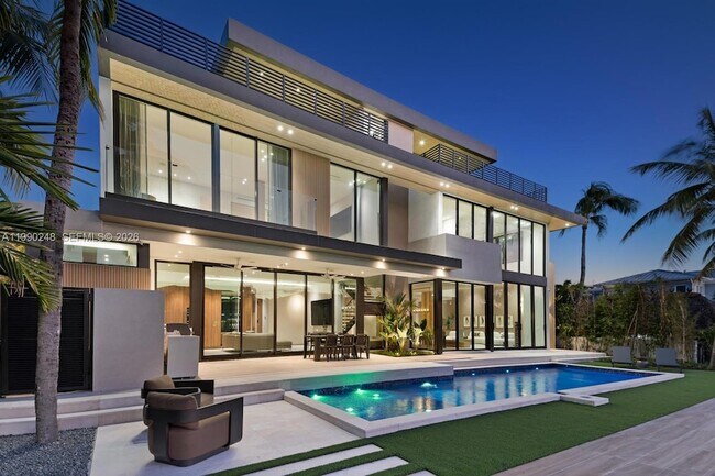 Building Photo - 641 Flamingo Dr