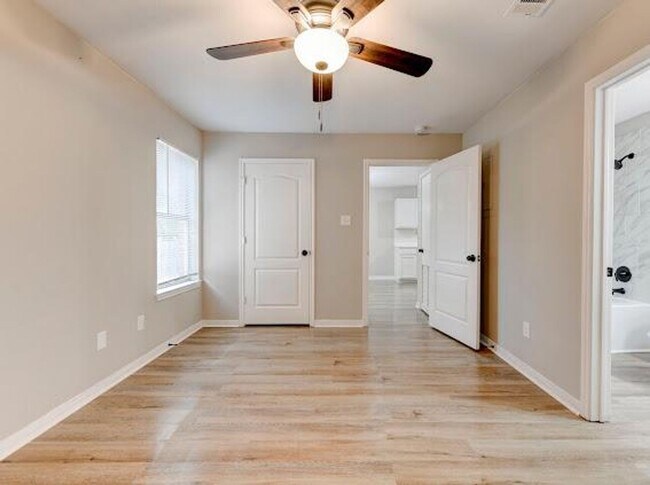 Building Photo - AVAILABLE NOW; APPLY ON OUR WESITE TODAY!