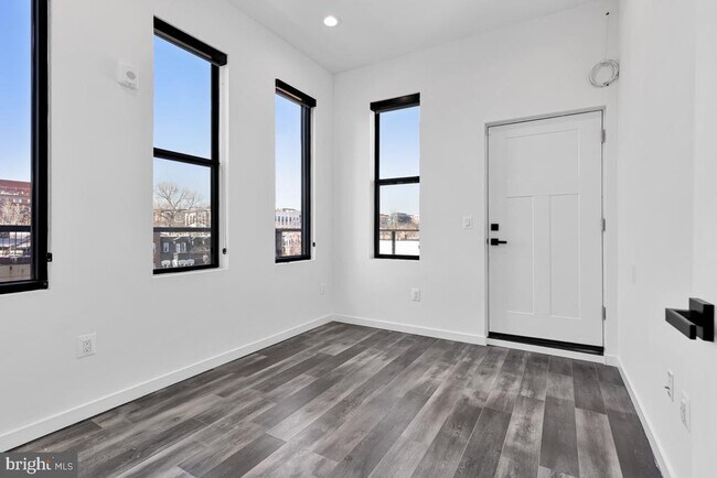 Building Photo - 506 H St NE