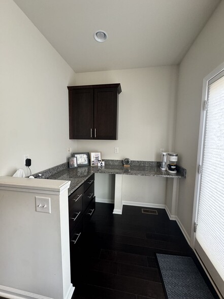 Building Photo - 2948 Glenbar Cir