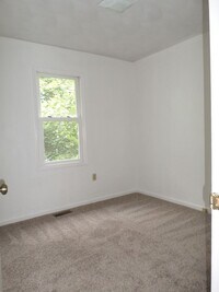 Building Photo - 3 Bedroom 2.5 Bath Duplex