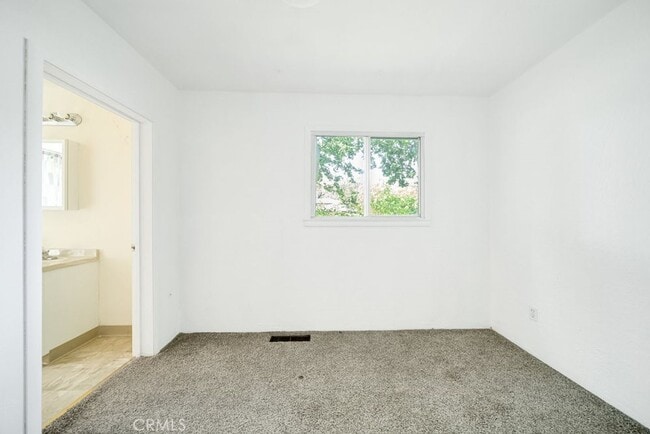 Building Photo - Charming 3 bed 2 bath home with bonus room...