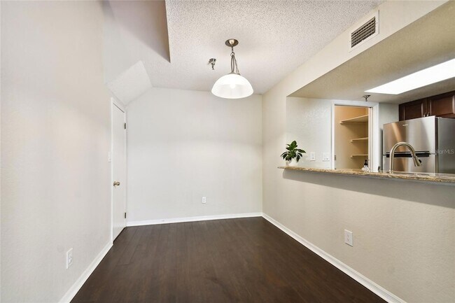 Building Photo - 10263 Gandy Blvd N