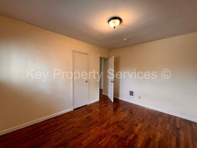 Building Photo - Cozy Two Bedroom House with Large Yard