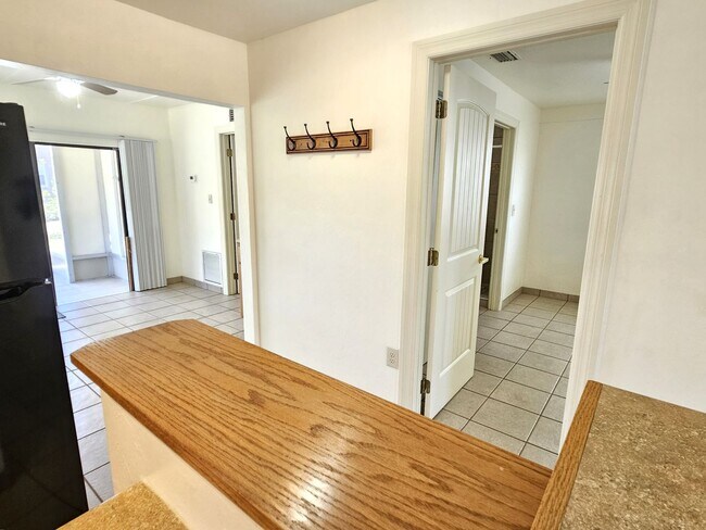 Building Photo - Annual Unfurnished 3 Bedroom 2 Bathroom Home in Nokomis!