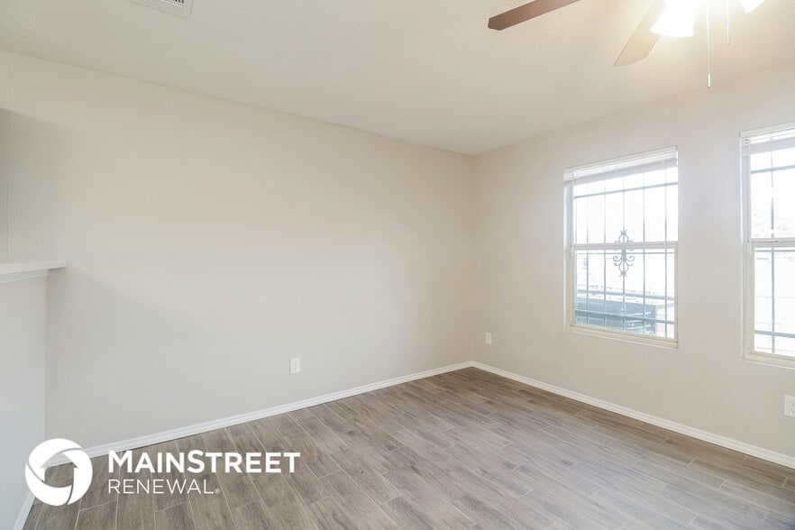 Building Photo - 735 Panola Dr