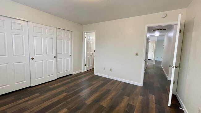 Building Photo - Single-Level, End-Unit, 3-Bedroom Condo wi...