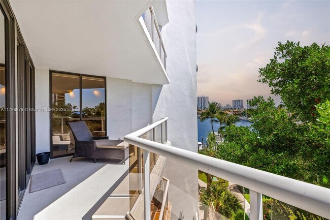 Building Photo - 3610 Yacht Club Dr