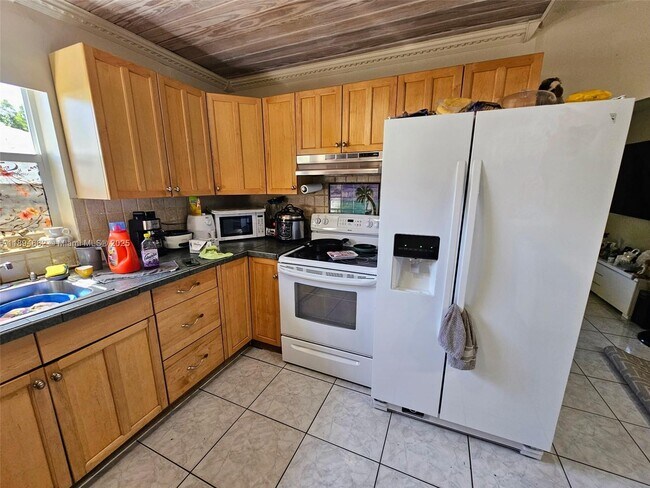 Building Photo - 1909 Mayo St