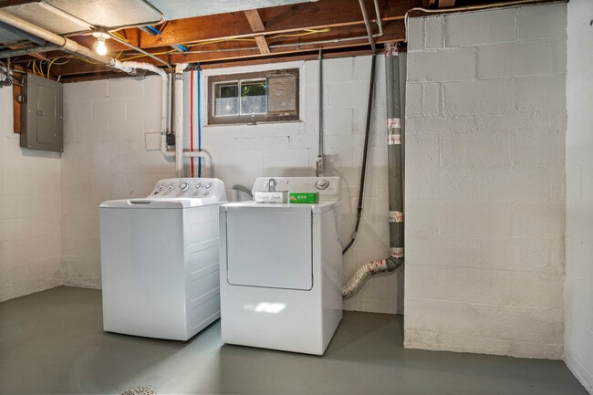 Building Photo - 1223 E Oakland Ave