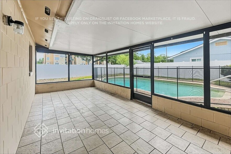 Building Photo - 10948 Tangora St