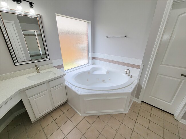 Building Photo - 9410 Barretts Glen Ct