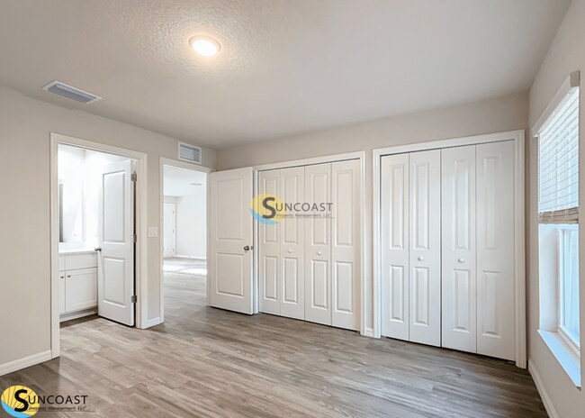 Building Photo - 11008 N Edith Point