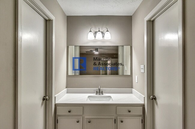 Building Photo - 4 Bed/2 Bath Home in Crossgates in Brandon