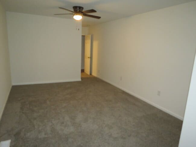 Building Photo - 1680 Hillcrest Ave