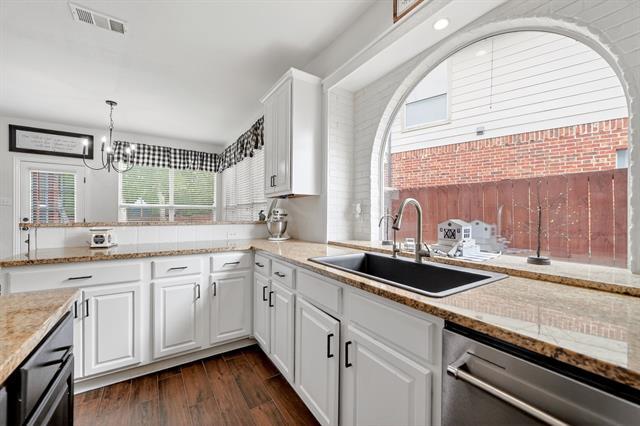 Building Photo - 8310 Sawgrass Ln